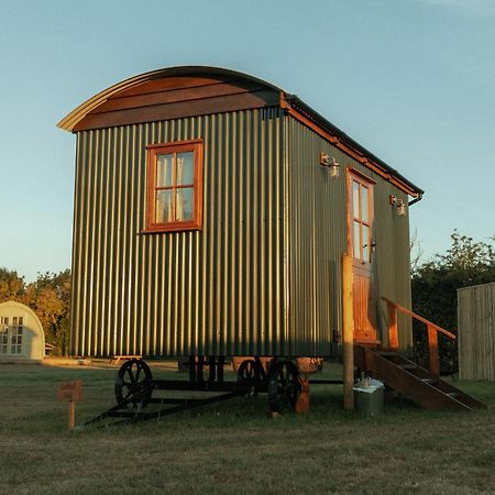 Glamping In Wiltshire In Our Luxury Shepherds Hut Chippenham  Esterno foto