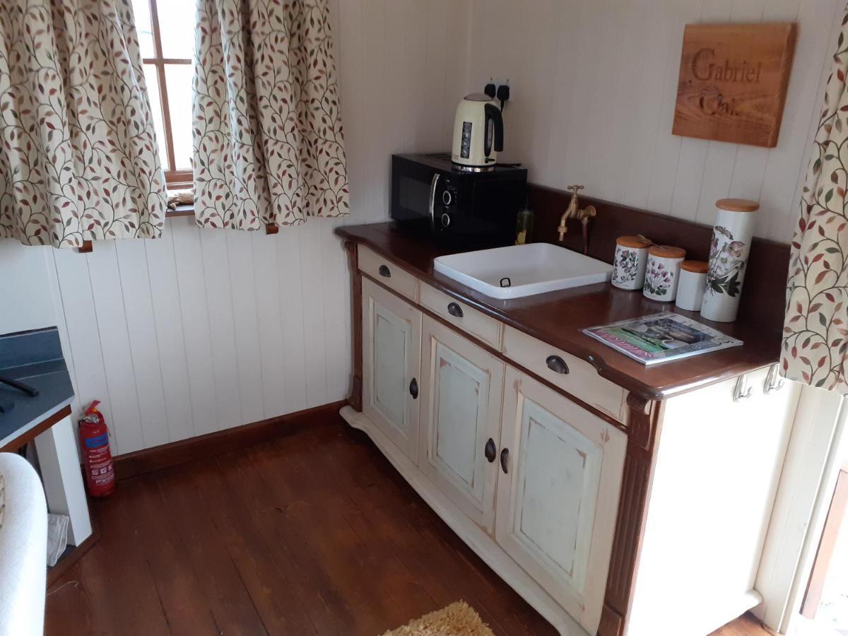 Glamping In Wiltshire In Our Luxury Shepherds Hut Chippenham  Esterno foto