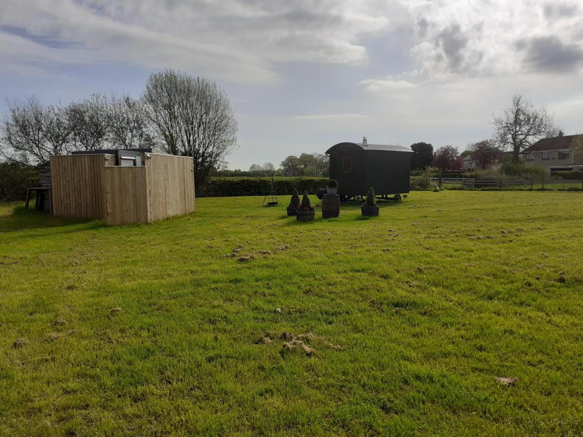 Glamping In Wiltshire In Our Luxury Shepherds Hut Chippenham  Esterno foto