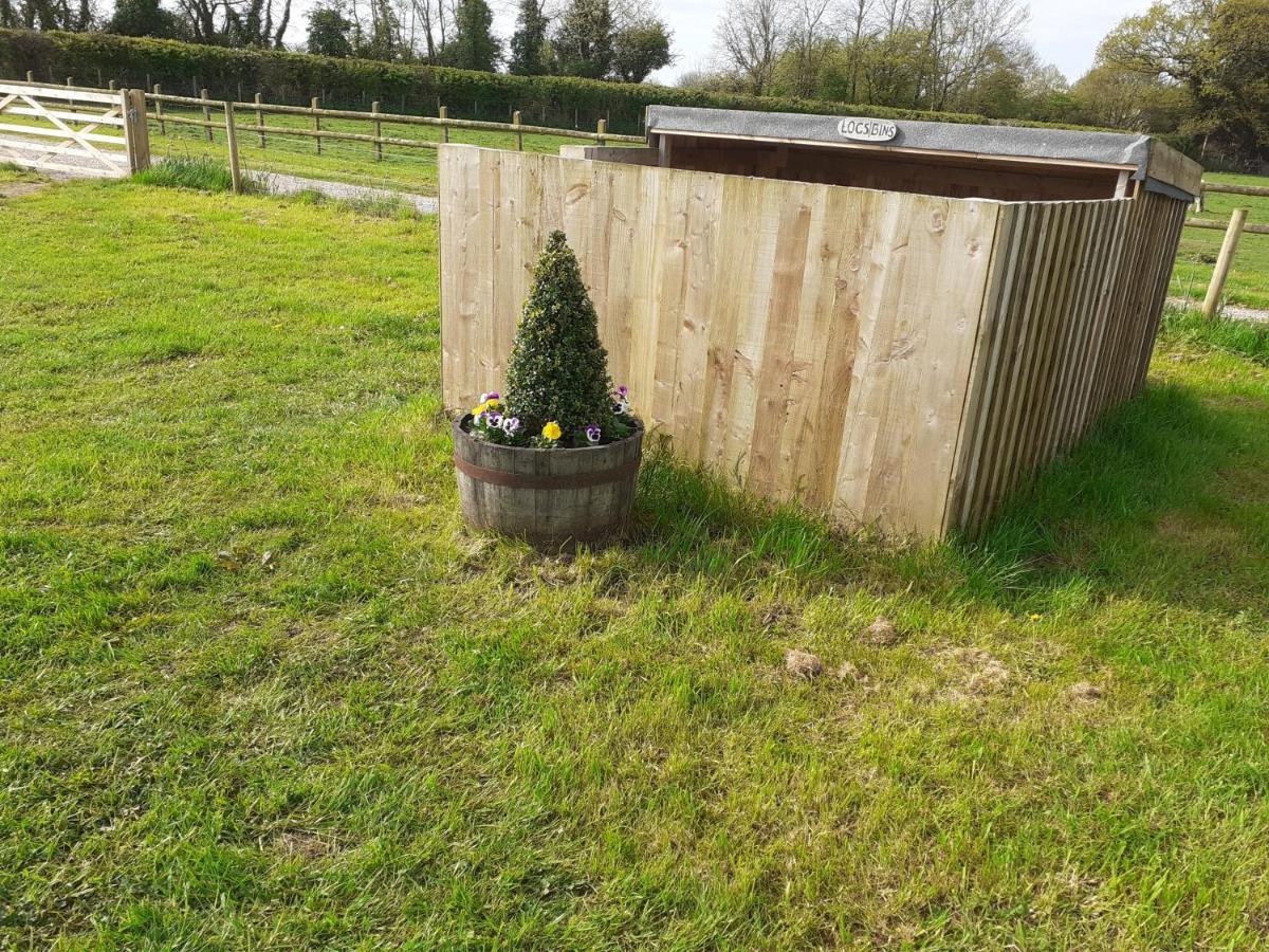 Glamping In Wiltshire In Our Luxury Shepherds Hut Chippenham  Esterno foto
