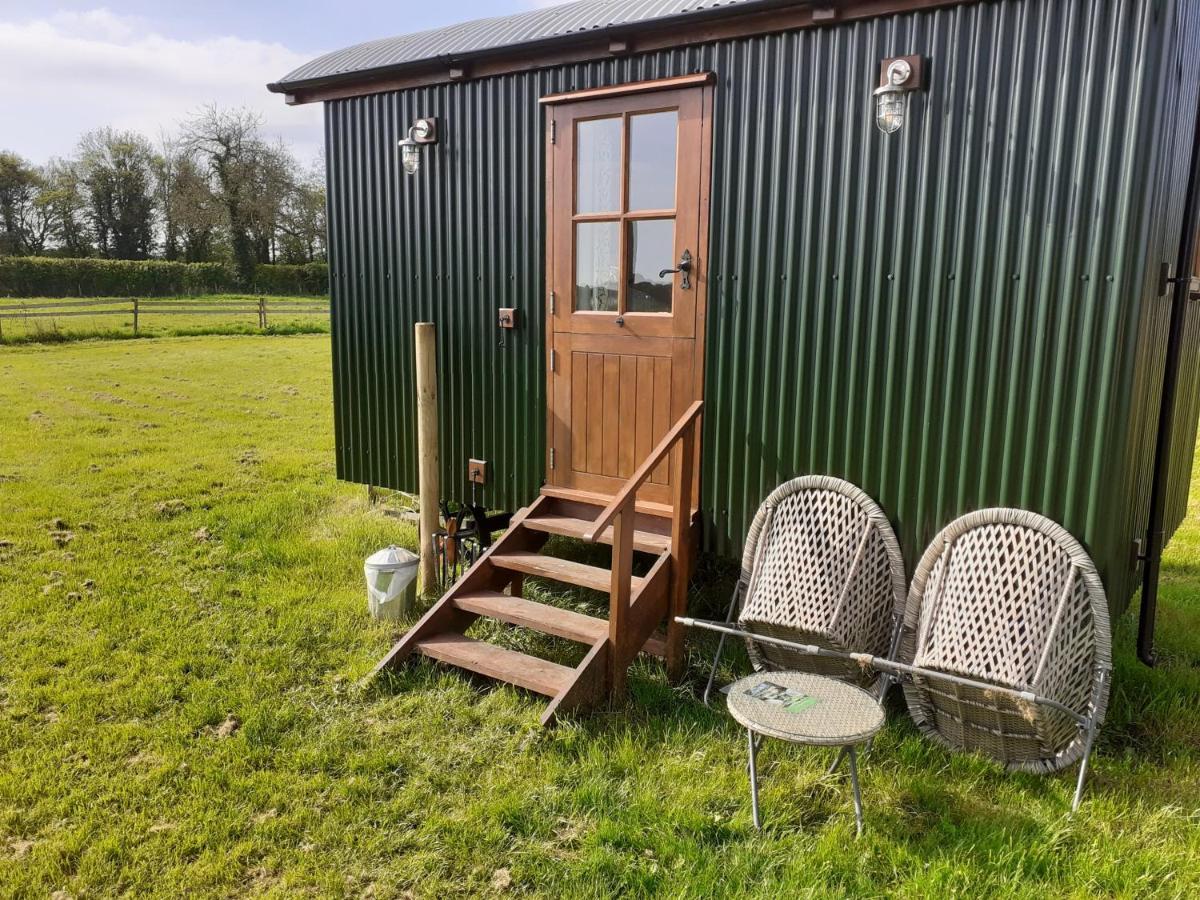 Glamping In Wiltshire In Our Luxury Shepherds Hut Chippenham  Esterno foto