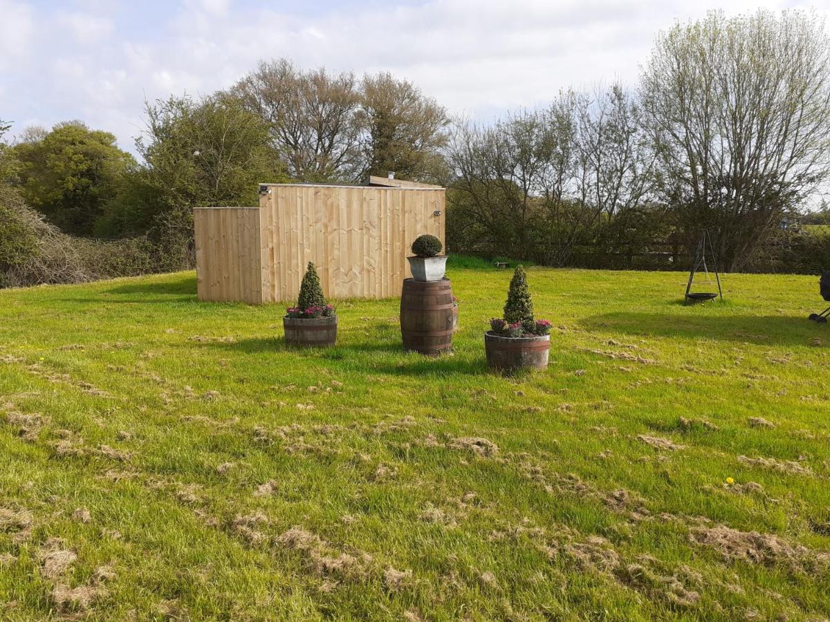 Glamping In Wiltshire In Our Luxury Shepherds Hut Chippenham  Esterno foto